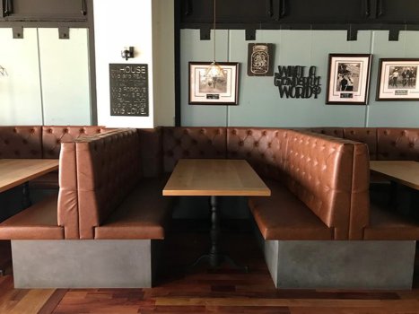 卡座式沙發座位