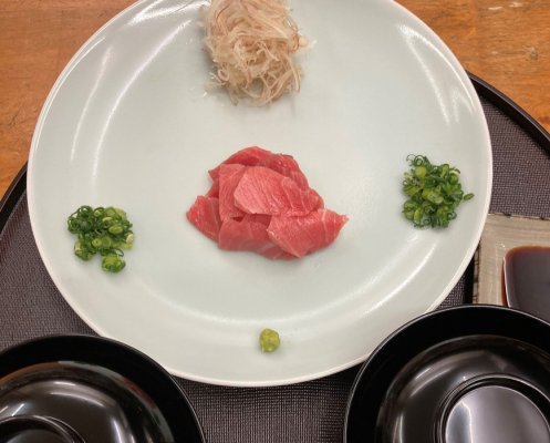 料理的一例「炙燒鮪魚」