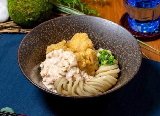 雞肉天婦羅塔塔醬澆汁烏龍麵