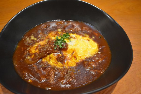 蛋與醬汁滿滿的鬆軟滑嫩蛋包飯