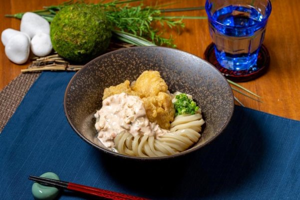 雞肉天婦羅塔塔醬澆汁烏龍麵