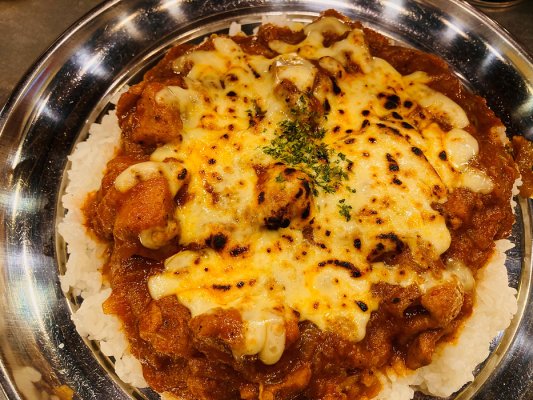 使用伊吹島產鯷魚的原創咖哩
